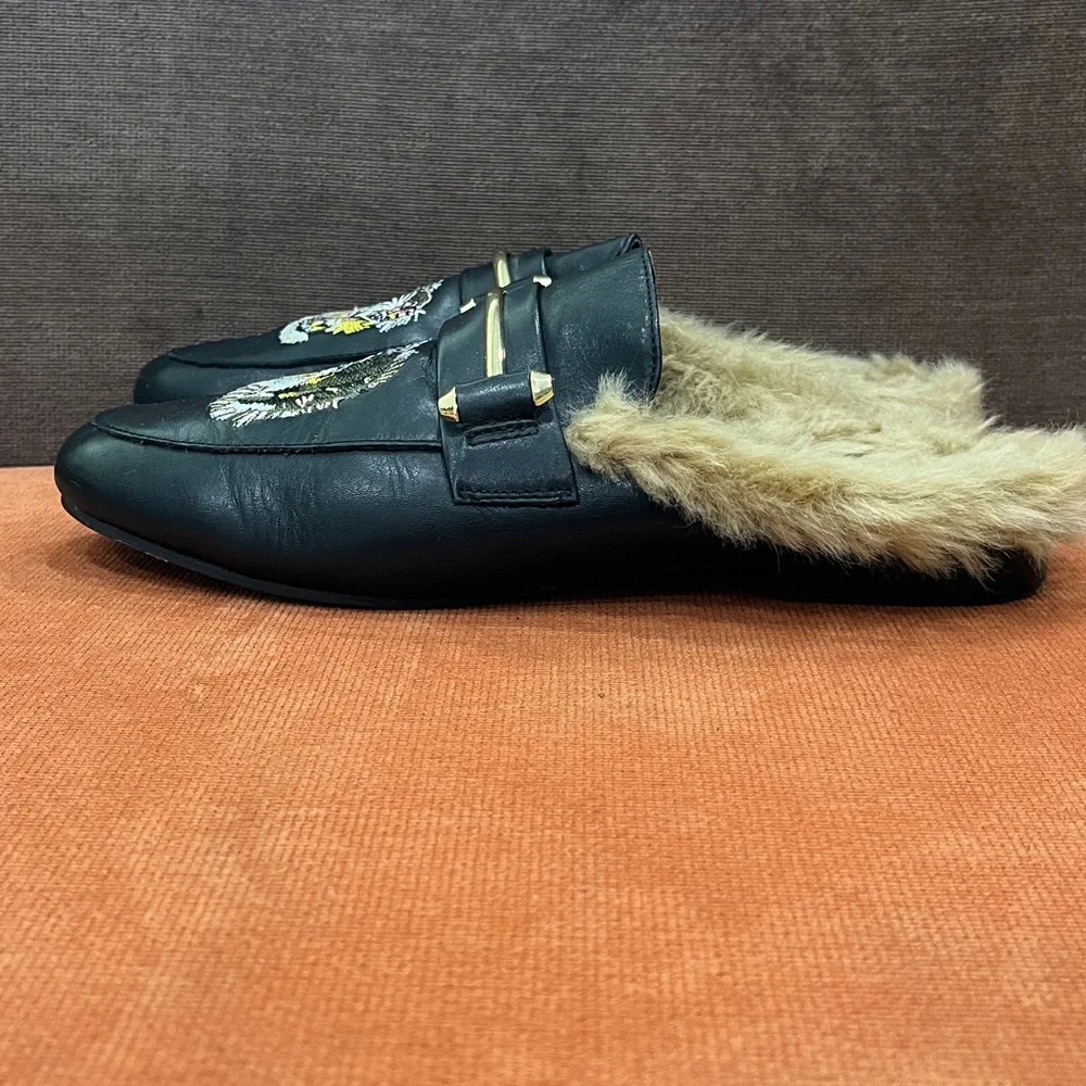 Steve Madden Black Leather King Tiger Embroidered Faux Fur Mule Shoes 9.5 US - Picture 4 of 11